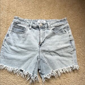 ARULA Gray Jean Shorts High-Waisted Frayed Hem